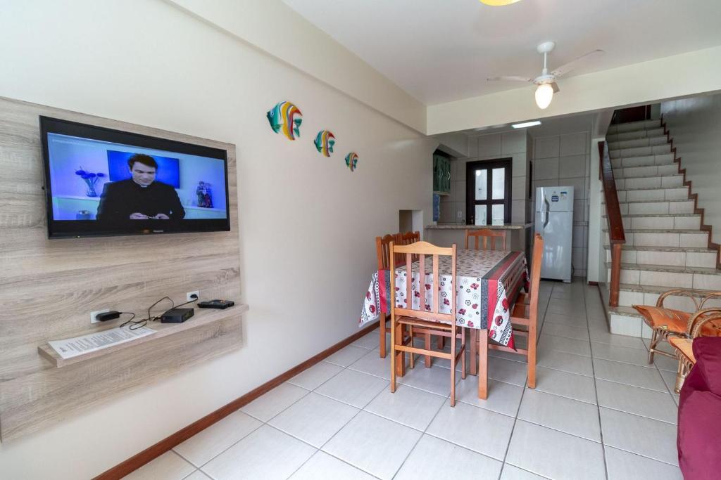  Apartamento 2 Dormitórios A 190 Metros Da Praia De Bombas - AN 07