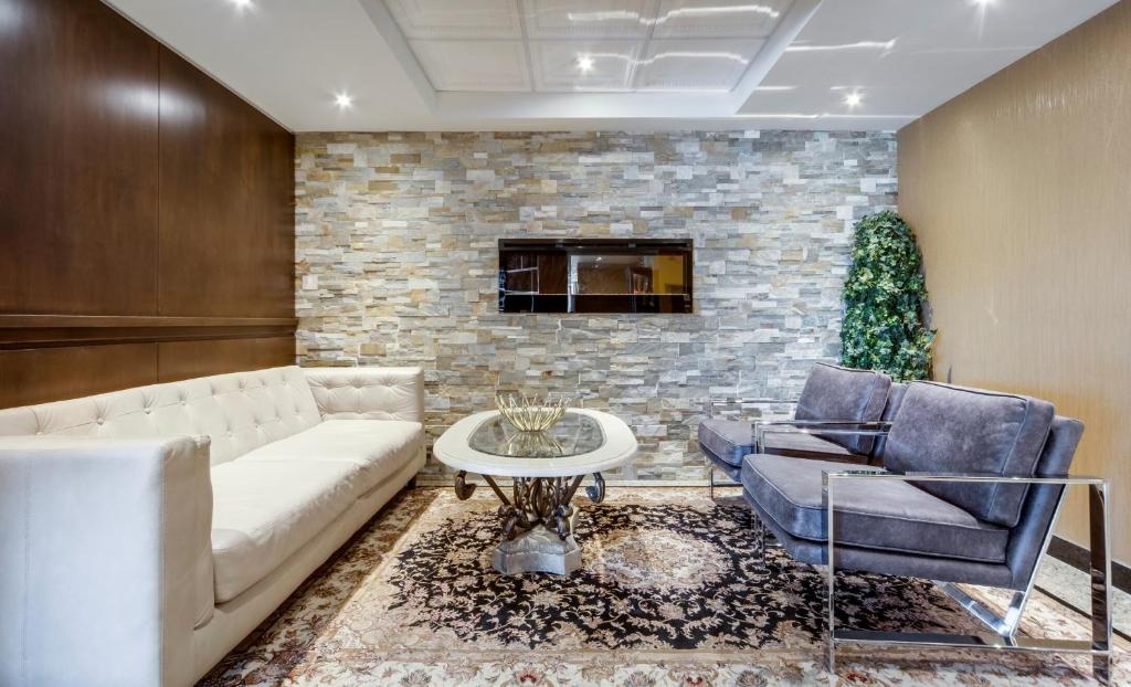 Monte Carlo Inn Airport Suites - Resim 6