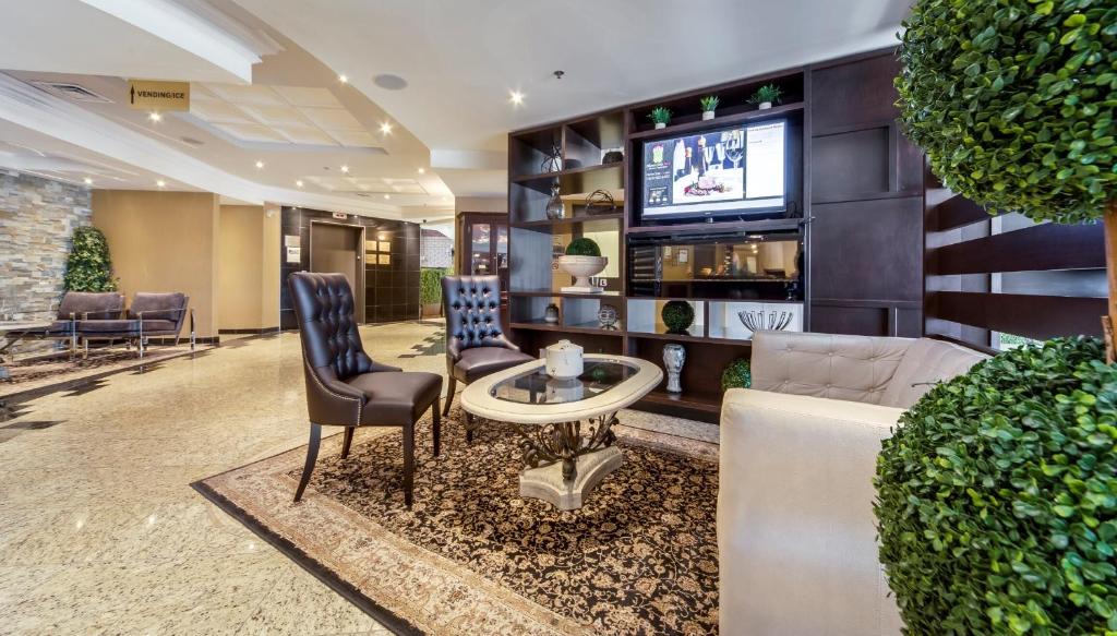 Posezení v ubytování Monte Carlo Inn Airport Suites