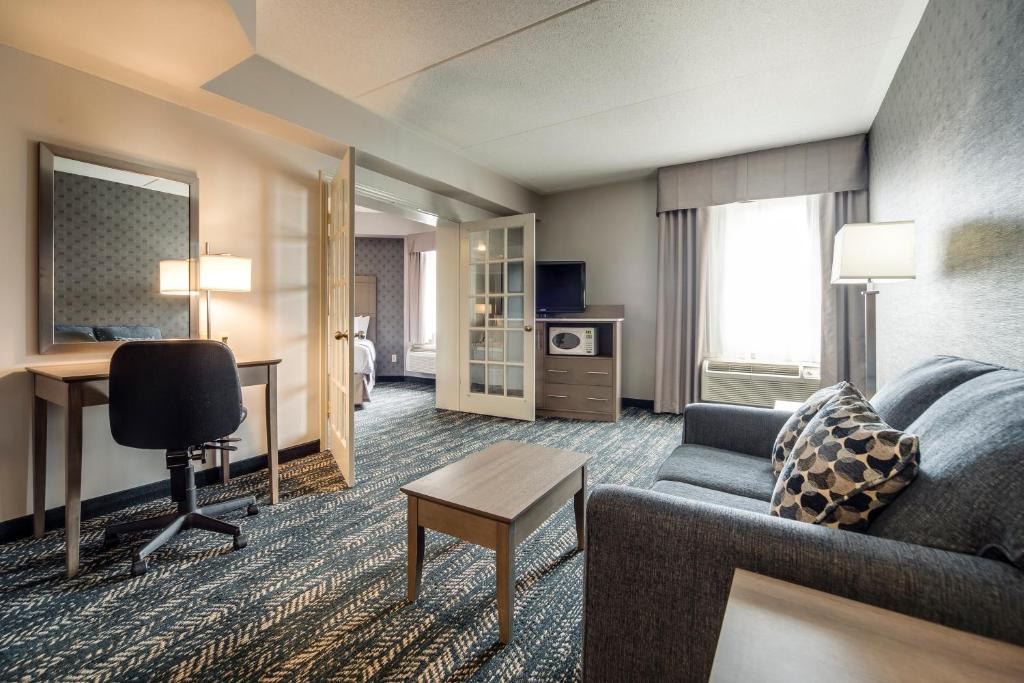Posezení v ubytování Monte Carlo Inn Brampton