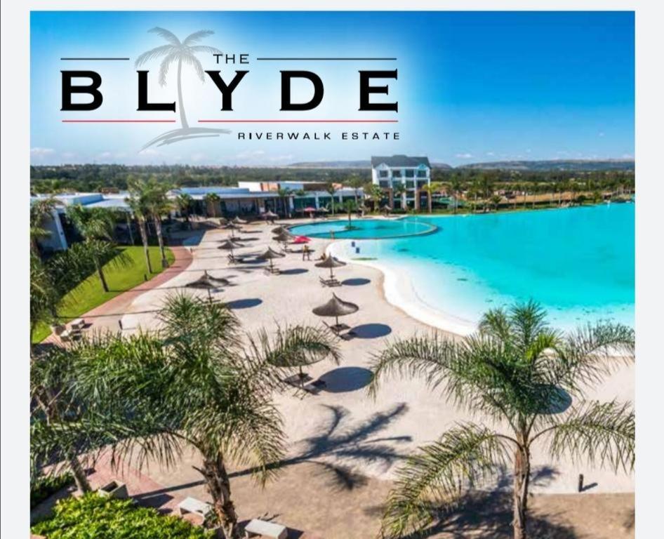 uma capa de revista de um resort com uma praia com palmeiras em The Blyde Crystal lagoon Pretoria em Pretoria