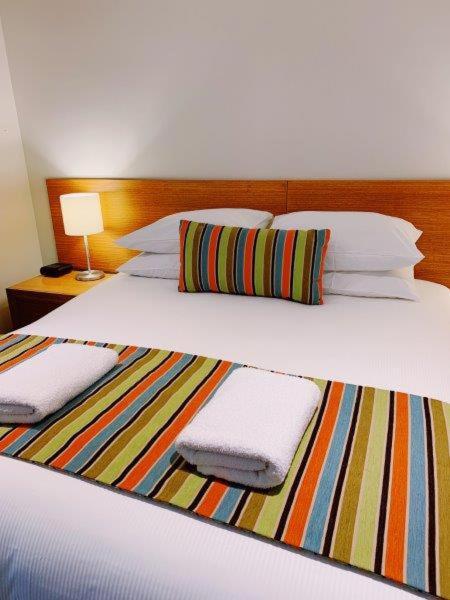 Postel nebo postele na pokoji v ubytování Red Earth Motel