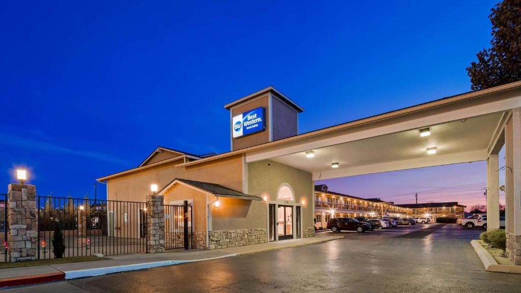 a large building with a clock tower at night at Best Western Fallon Inn & Suites in Fallon