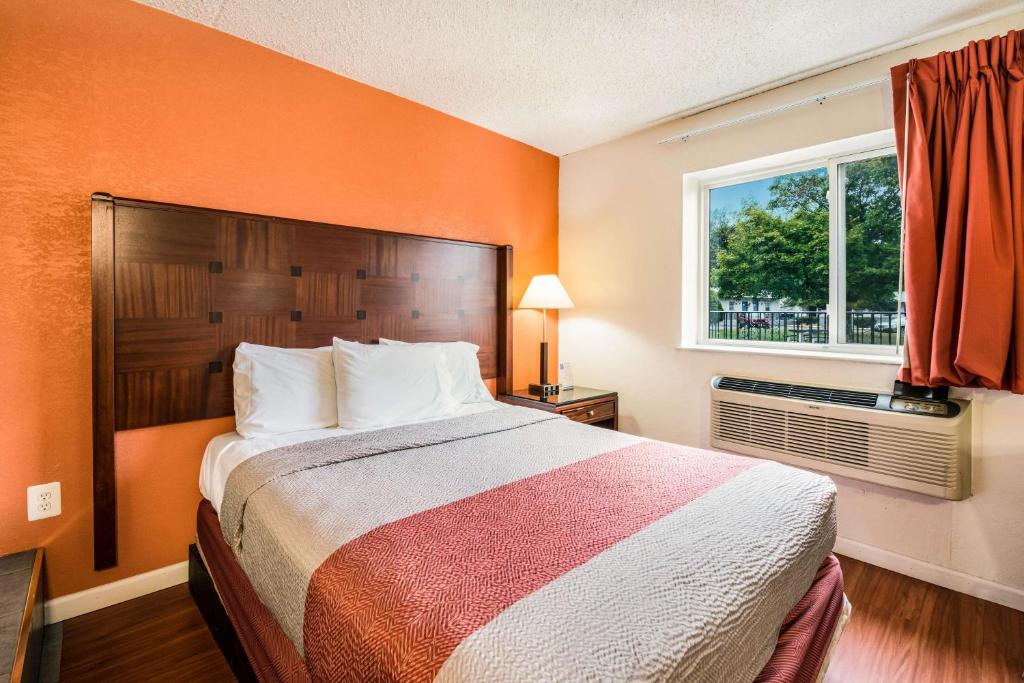 Postel nebo postele na pokoji v ubytování Motel 6-Tinton Falls, NJ