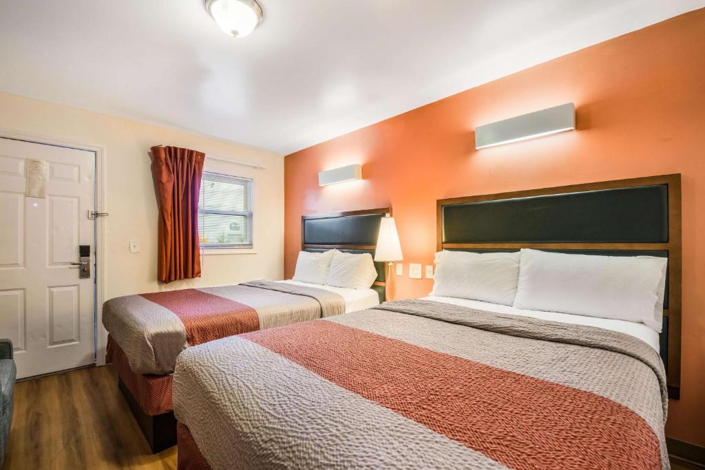 Postel nebo postele na pokoji v ubytování Motel 6-Tinton Falls, NJ