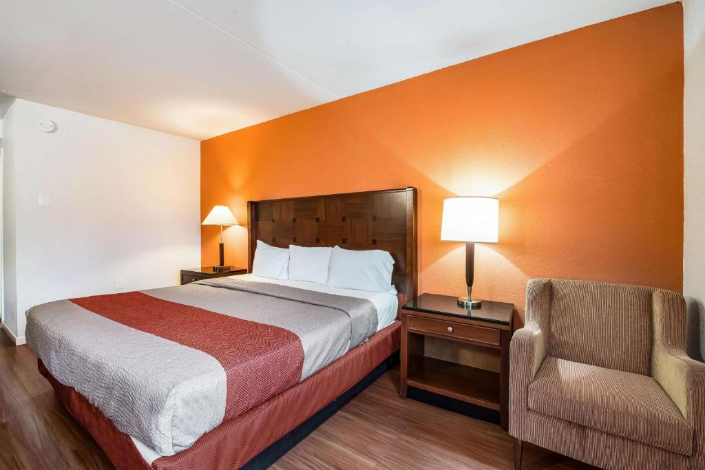 Postel nebo postele na pokoji v ubytování Motel 6-Tinton Falls, NJ
