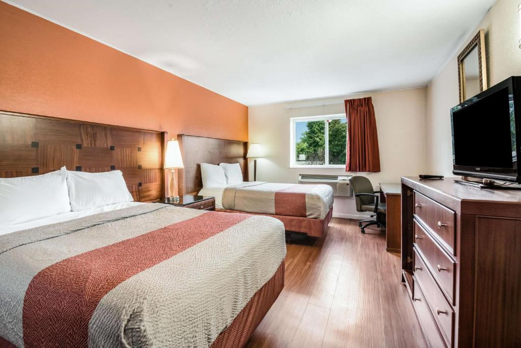 Postel nebo postele na pokoji v ubytování Motel 6-Tinton Falls, NJ