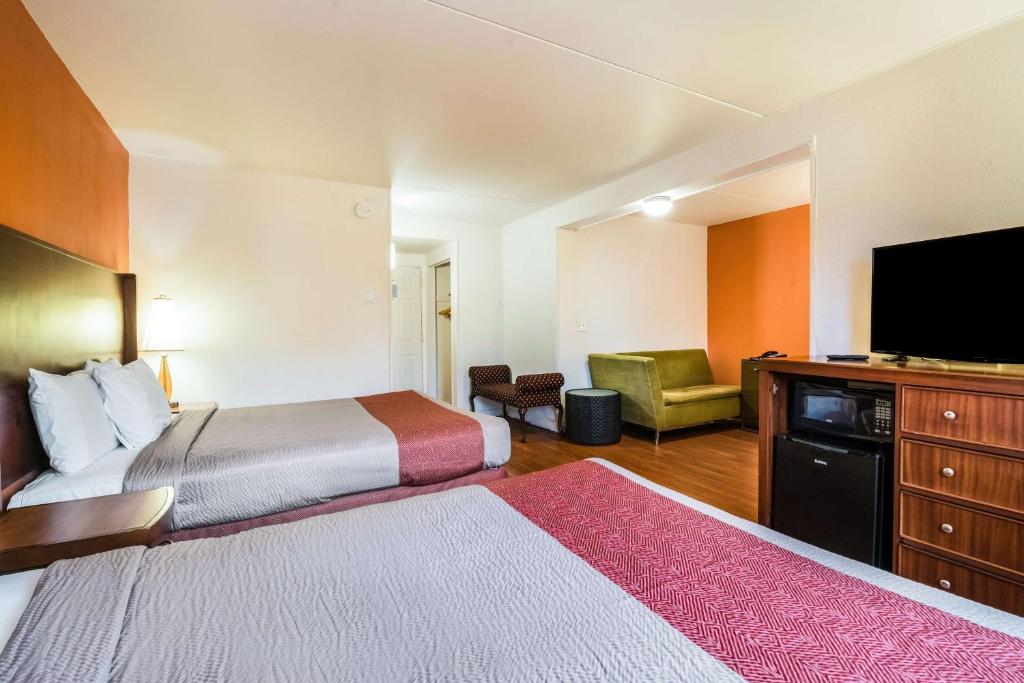 Postel nebo postele na pokoji v ubytování Motel 6-Tinton Falls, NJ