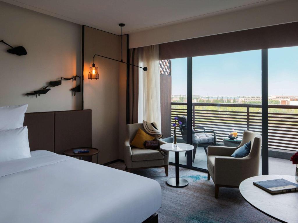 Postel nebo postele na pokoji v ubytování Pullman Zhouzhuang