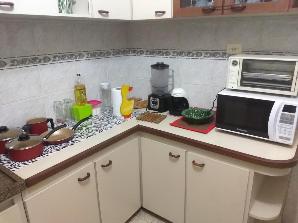  Apartamento Amplo. 1 quarto. 5 quadras da praia