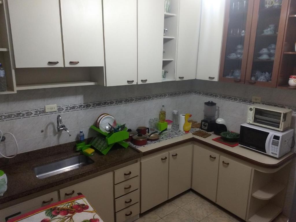  Apartamento Amplo. 1 quarto. 5 quadras da praia