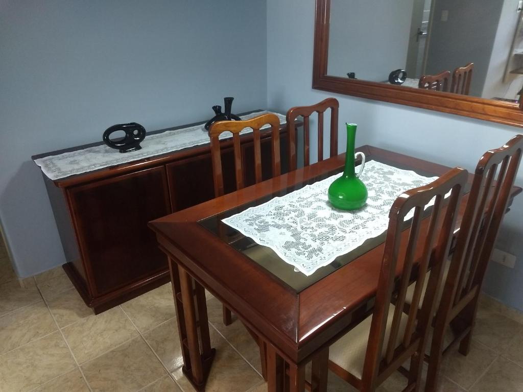  Apartamento Amplo. 1 quarto. 5 quadras da praia
