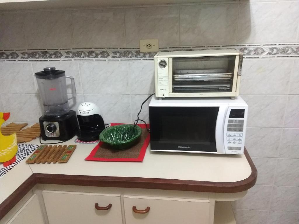  Apartamento Amplo. 1 quarto. 5 quadras da praia