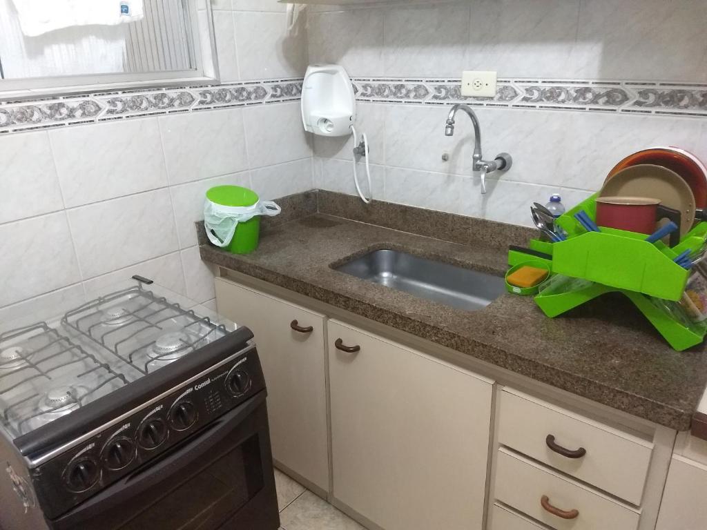  Apartamento Amplo. 1 quarto. 5 quadras da praia