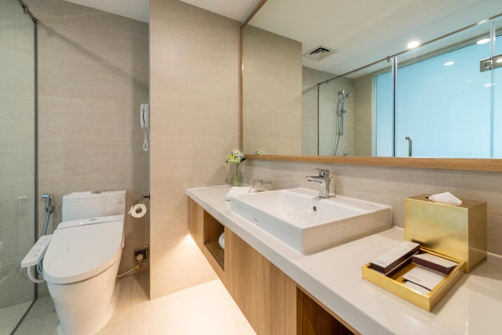 Koupelna v ubytování Hanoi Hotel