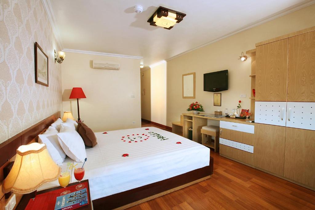 Postel nebo postele na pokoji v ubytování Hanoi House Hostel & Travel