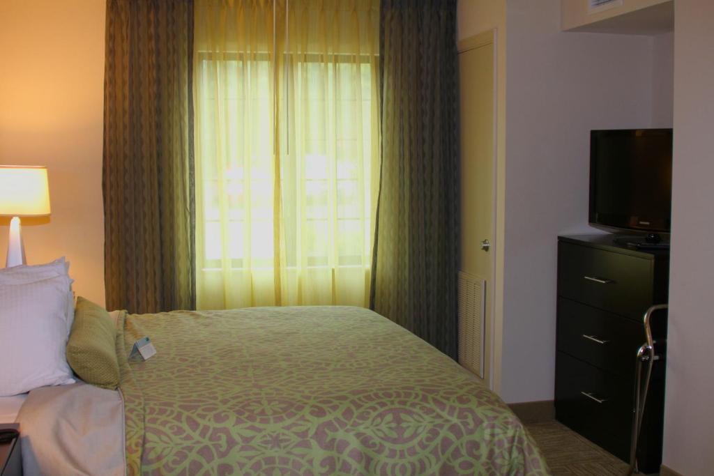 Staybridge Suites Syracuse Liverpool by IHG - Suite Studio Lit Queen-Size