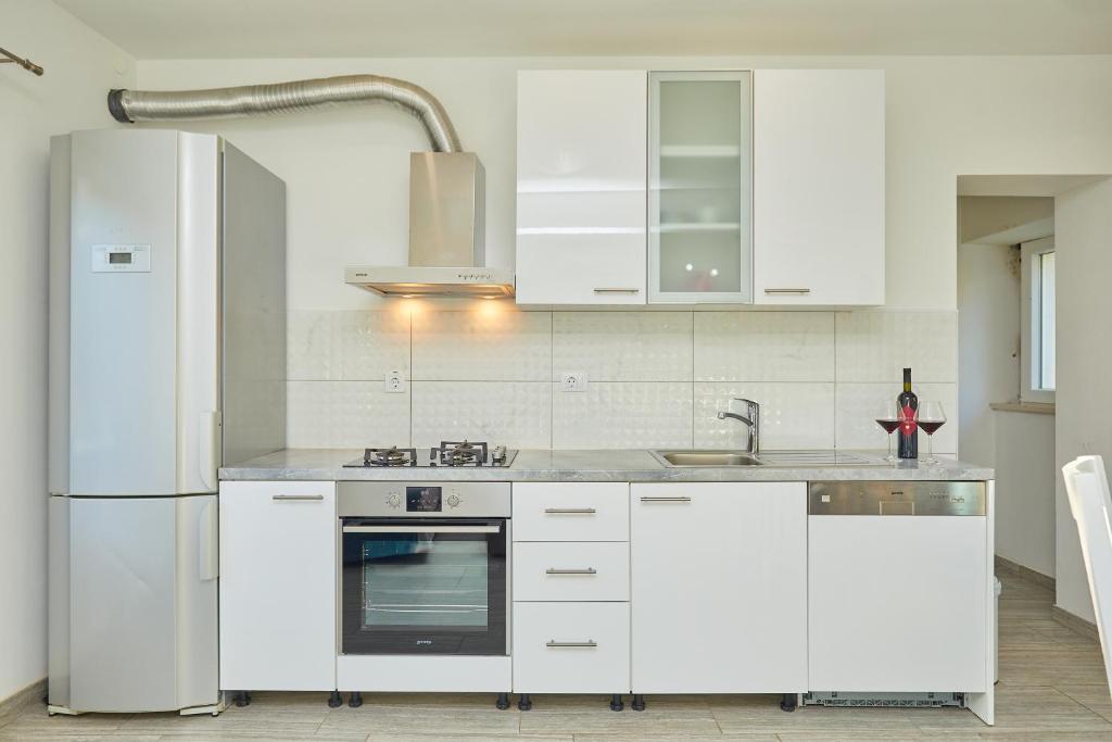 Kuchyňa alebo kuchynka v ubytovaní Apartments Vicko Vodnica