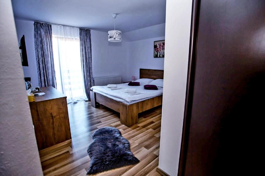 Postel nebo postele na pokoji v ubytování Mera Hills House
