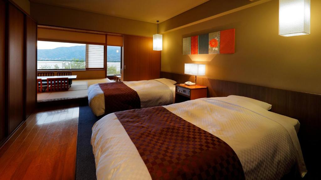 Postel nebo postele na pokoji v ubytování Aki Grand Hotel & Spa