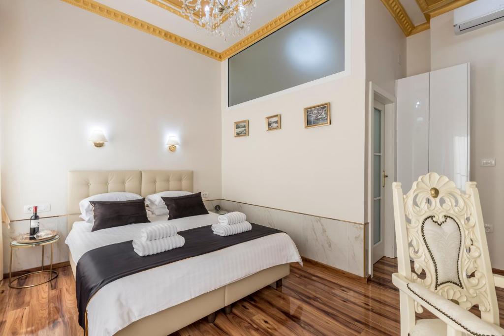 Postel nebo postele na pokoji v ubytování Olivia Luxury Rooms