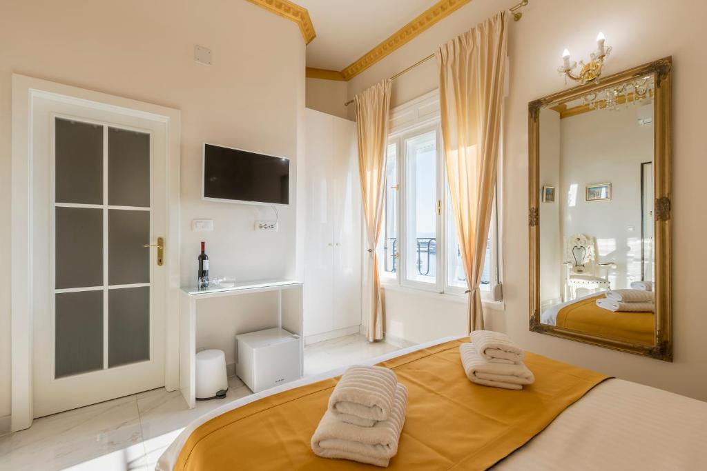 Postel nebo postele na pokoji v ubytování Olivia Luxury Rooms
