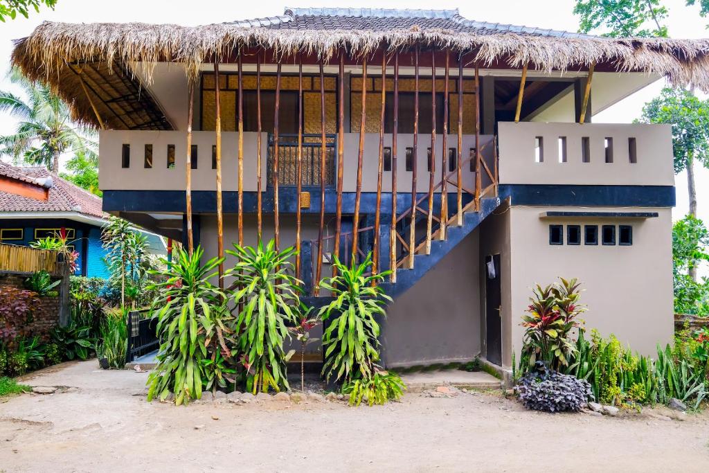 OYO 1835 Surya Mandalika Hotel