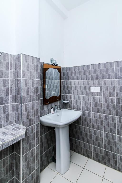 Koupelna v ubytování New Okay Hotel