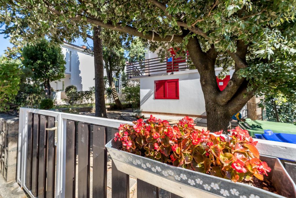 Vonkajšia záhrada v ubytovaní Apartment Alan