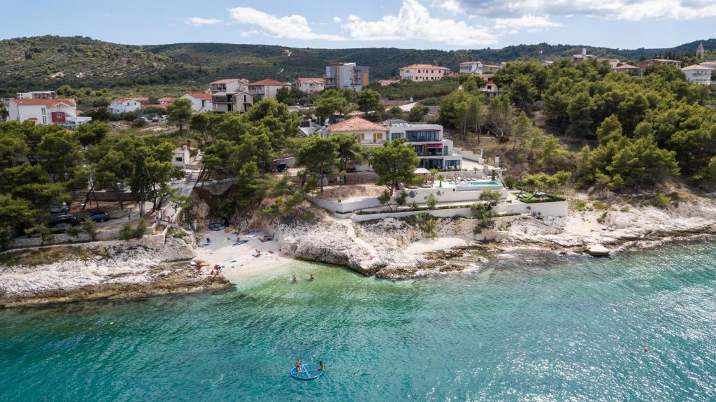 an aerial view of a beach with people in the water at Apartman Domić in Slatine