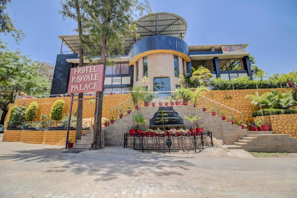 The Royal Palace Mount Abu: Uncover Majestic Grandeur The Royal Palace Mount Abu: Uncover Majestic Grandeur