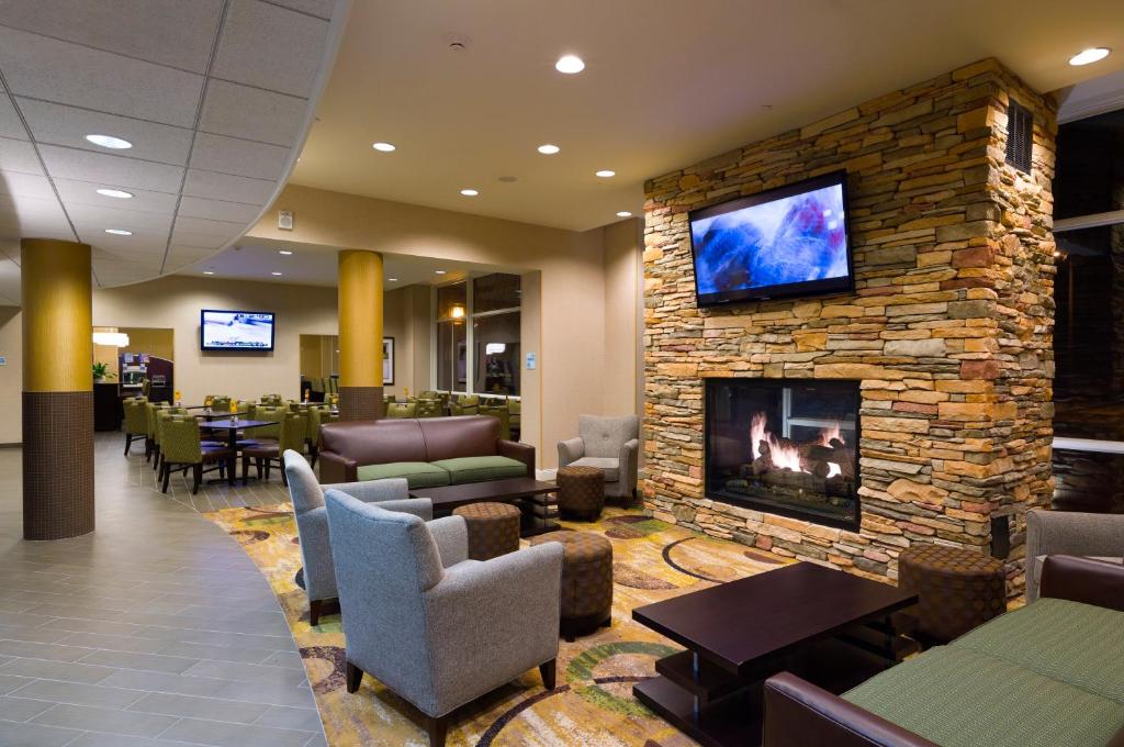 TV a/nebo společenská místnost v ubytování Holiday Inn Express Philadelphia Penn's Landing by IHG
