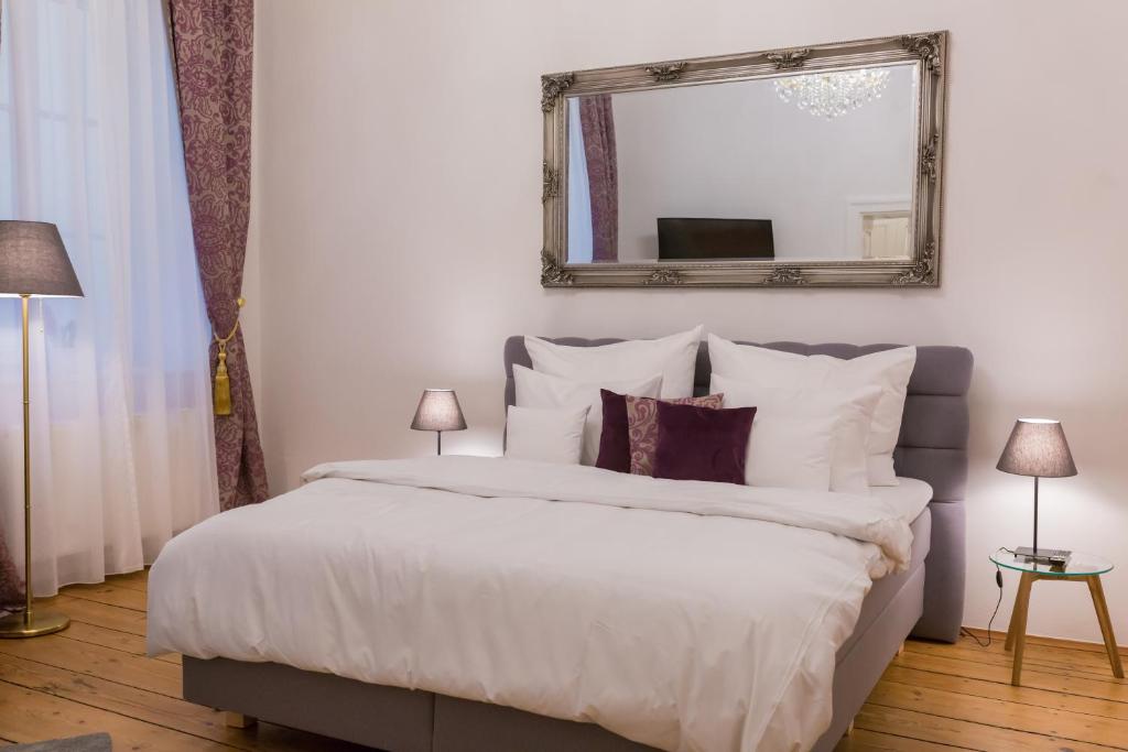 Postel nebo postele na pokoji v ubytování Villa Gutenberg Residenz
