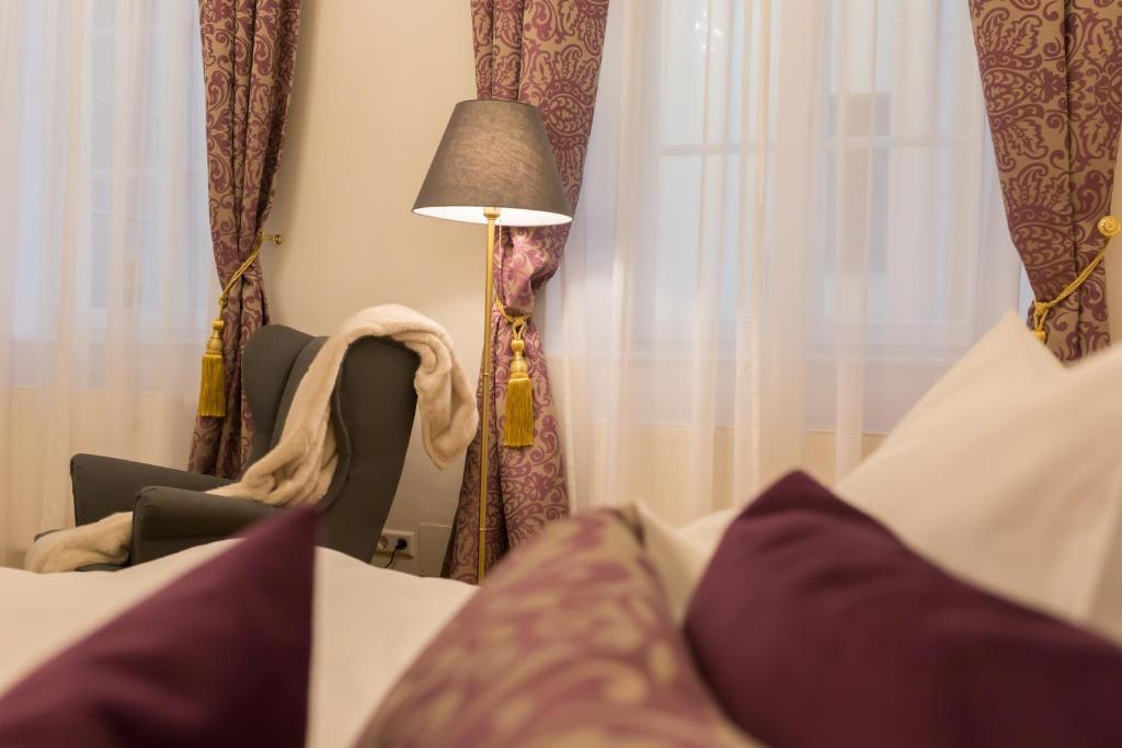 Postel nebo postele na pokoji v ubytování Villa Gutenberg Residenz