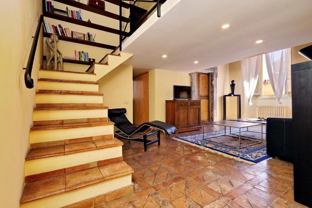 Campo Dei Fiori Home