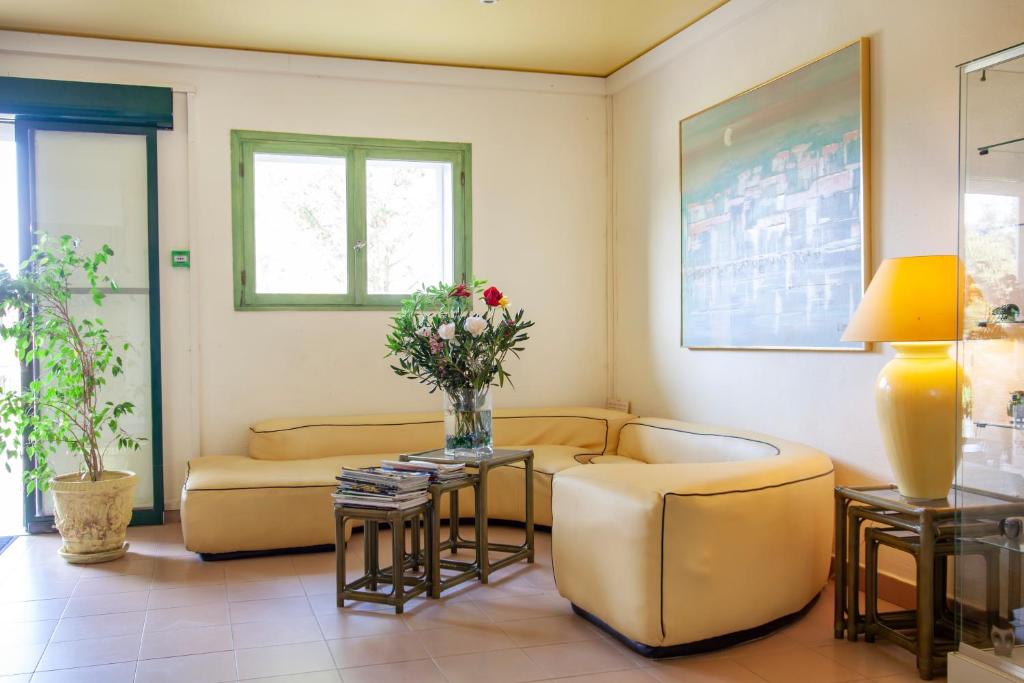 Posezení v ubytování Hotel Arcu Di Sole