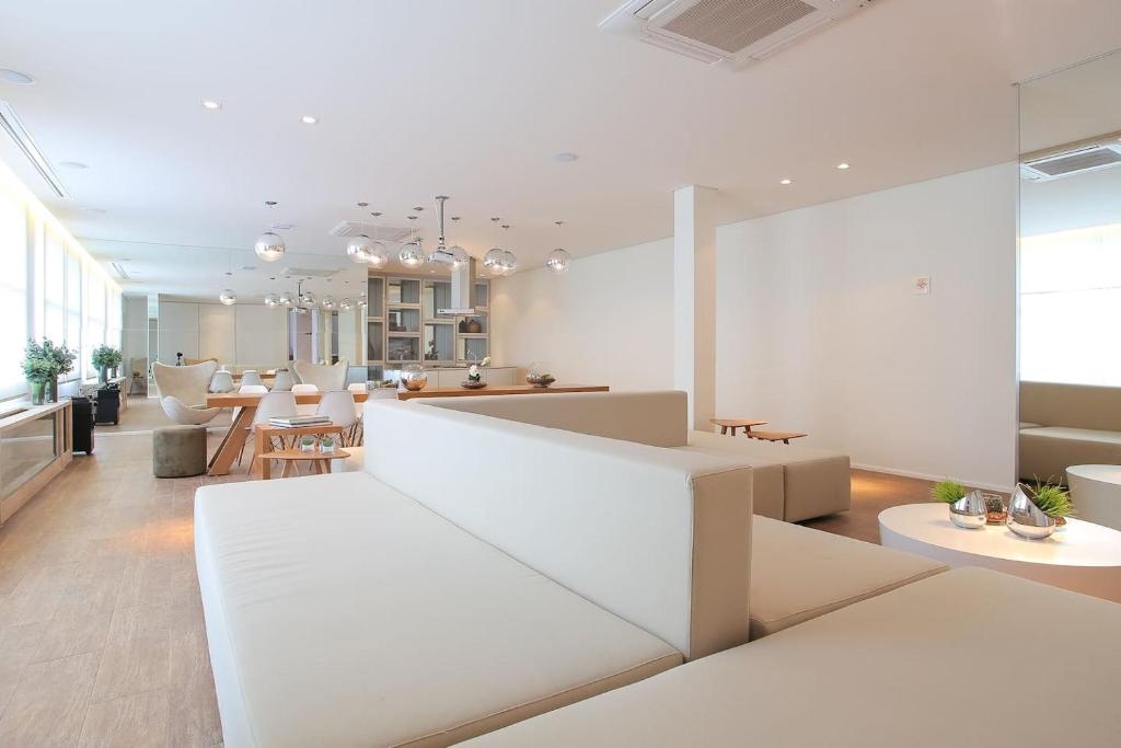  Home Boutique Apartments by BnbHost