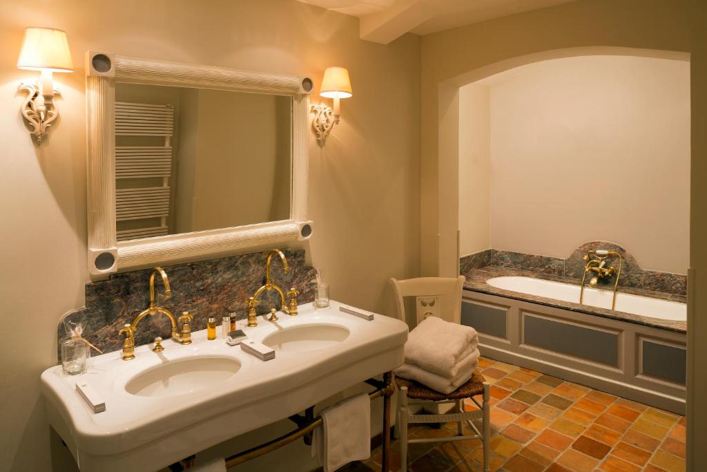 Koupelna v ubytování Bastide Saint Antoine - Relais & Châteaux