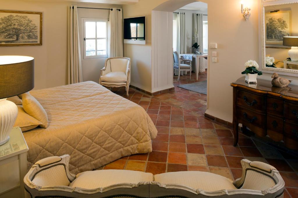 Posezení v ubytování Bastide Saint Antoine - Relais & Châteaux