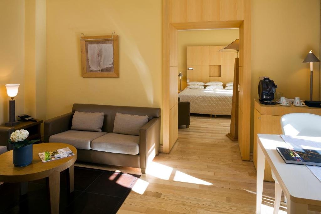Postel nebo postele na pokoji v ubytování Bastide Saint Antoine - Relais & Châteaux