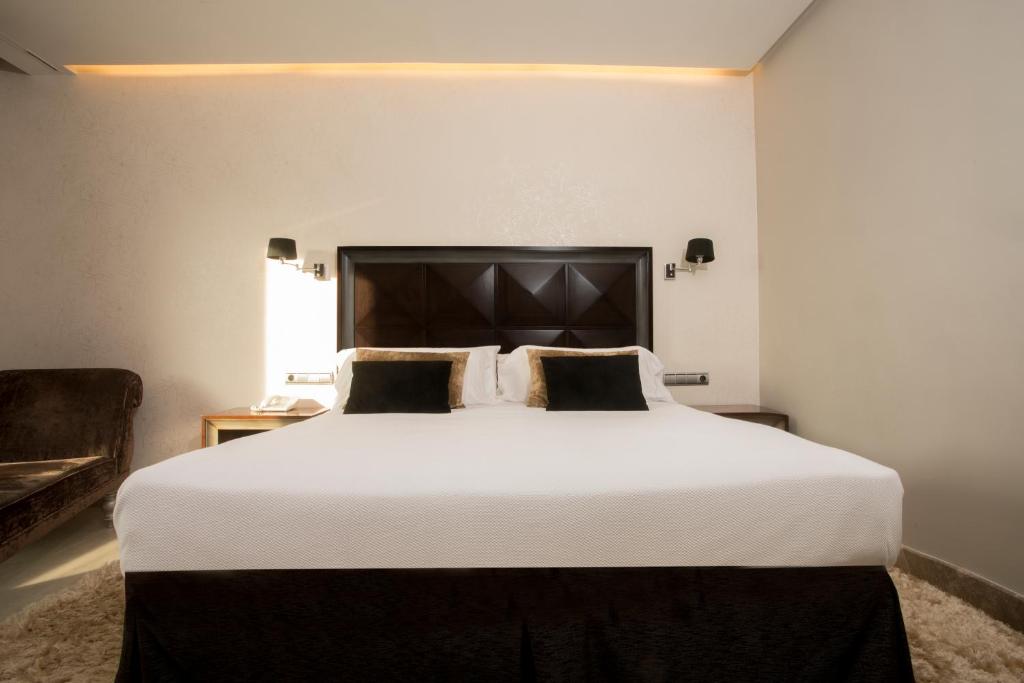 Postel nebo postele na pokoji v ubytování Hotel & Spa Arzuaga