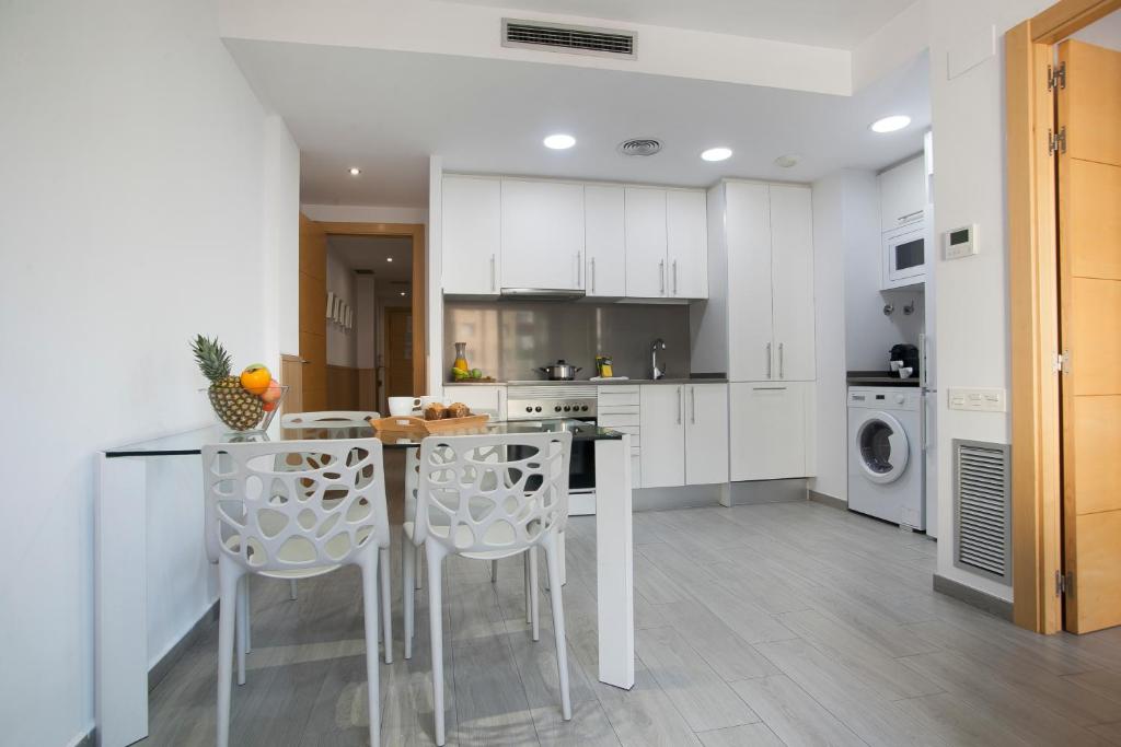 A kitchen or kitchenette at BBarcelona Gaudí Flats