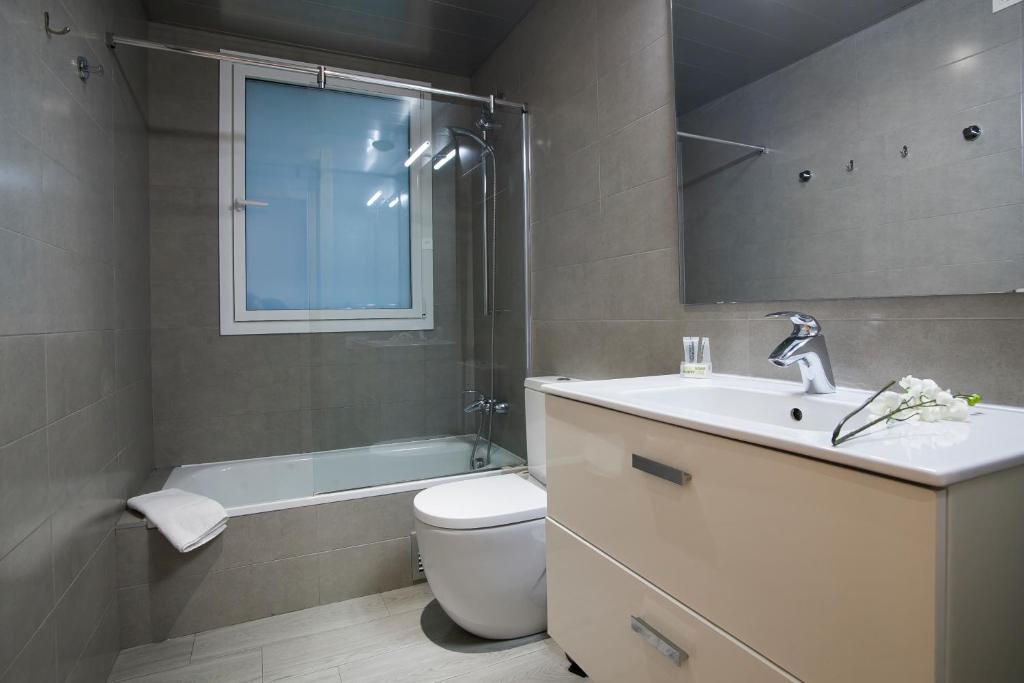 A bathroom at BBarcelona Gaudí Flats