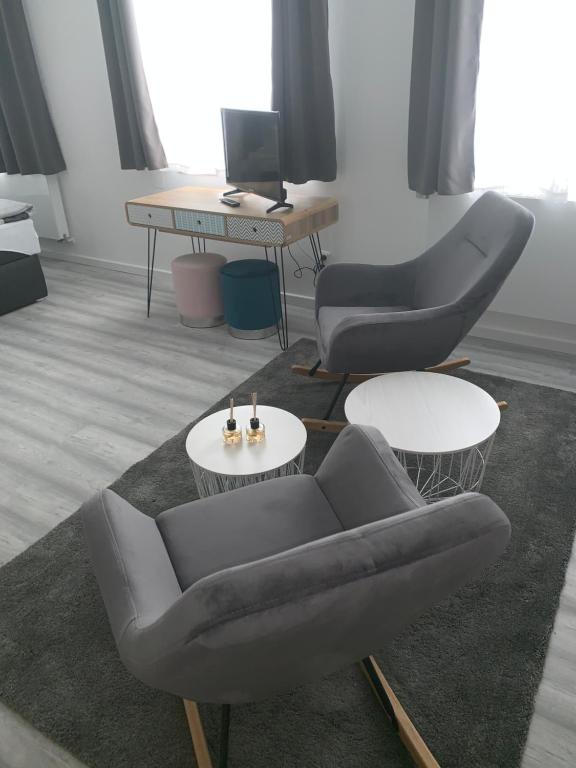 Posezení v ubytování Hotel-Pension Adler Untertürkheim