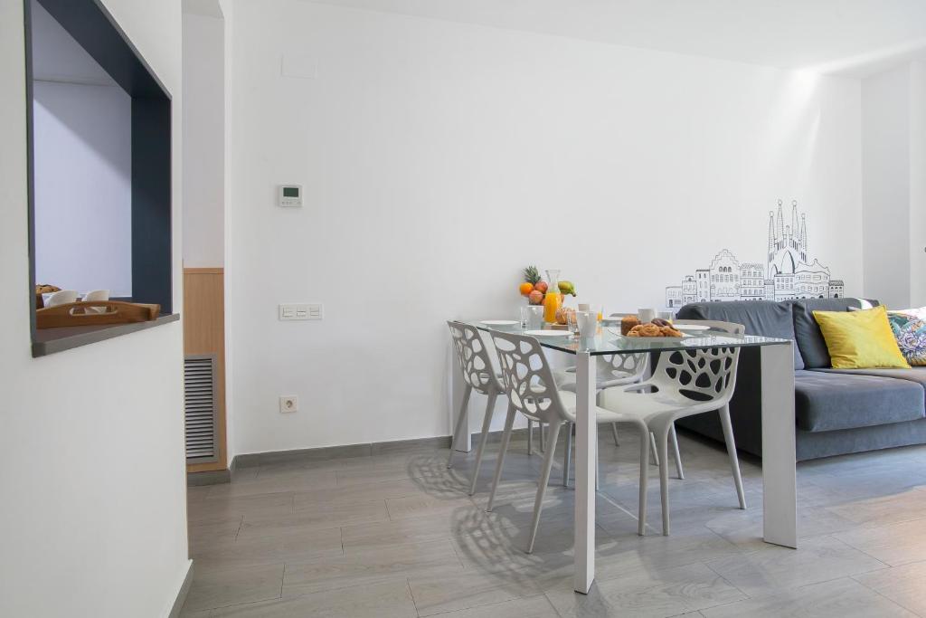 A seating area at BBarcelona Gaudí Flats