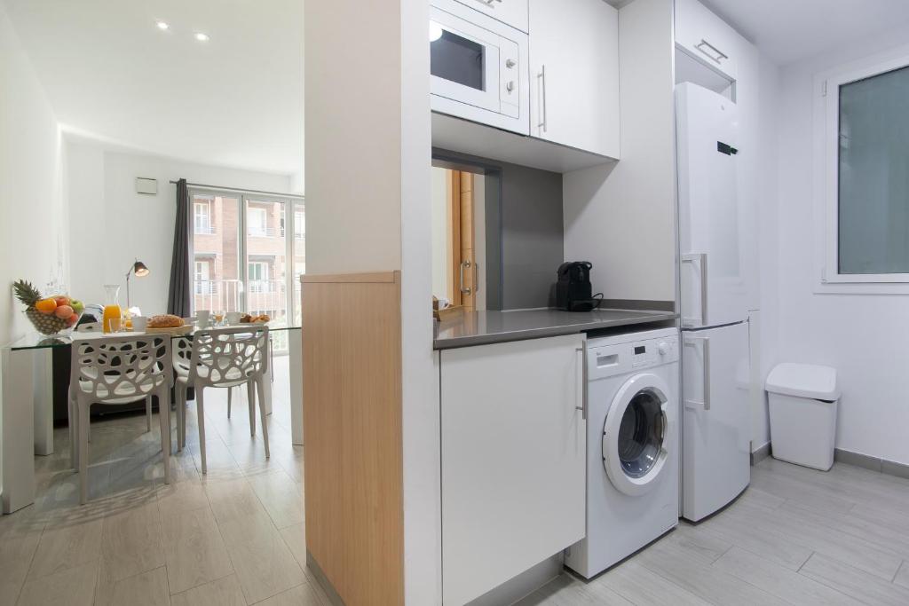 A kitchen or kitchenette at BBarcelona Gaudí Flats