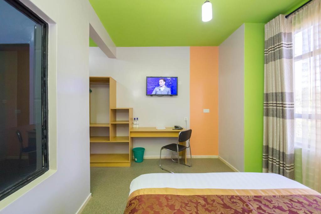 TV a/nebo společenská místnost v ubytování Maple Inn Hotel