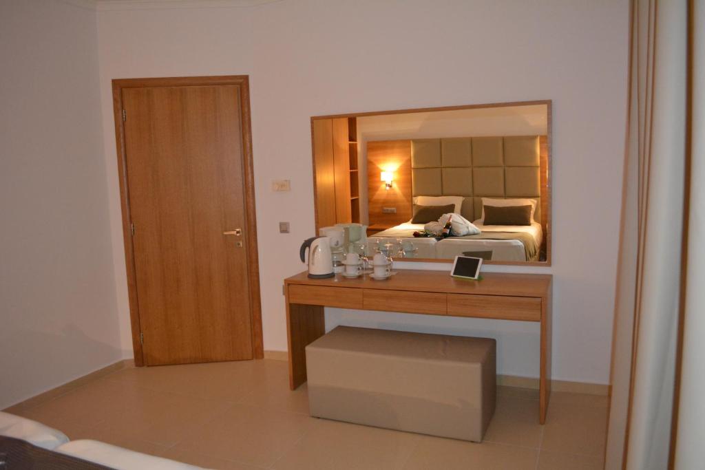 Postel nebo postele na pokoji v ubytování Aegean Blu Hotel & Apartments