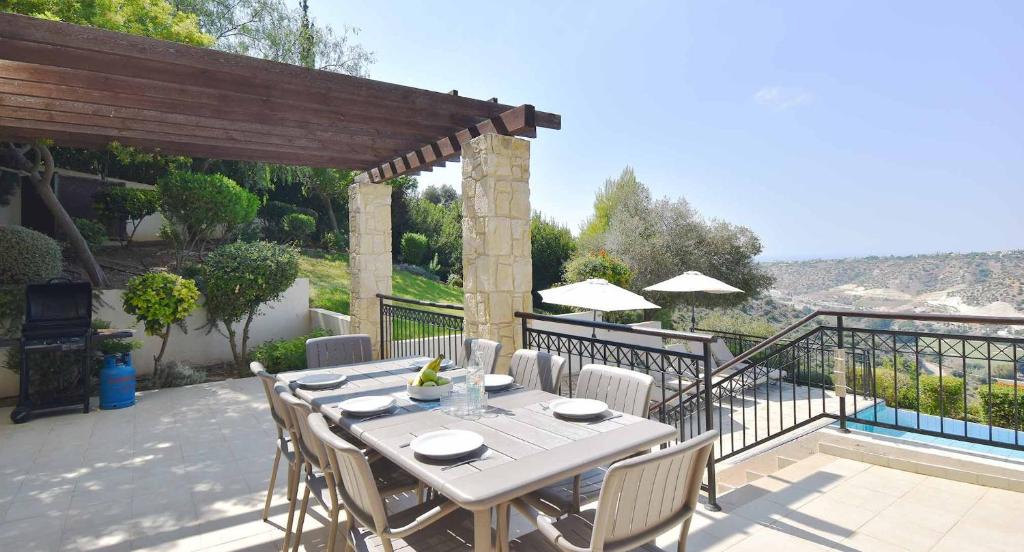 4 bedroom Villa Kourion with private pool, Aphrodite Hills Resort