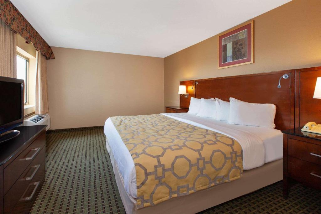 Baymont by Wyndham Franklin - King Room